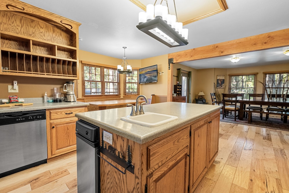 Starlight Summit - carbon neutral hotel in Big Bear Lake