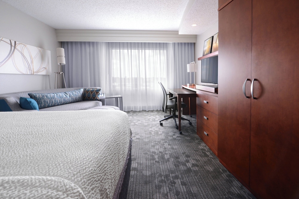 Courtyard by Marriott Houston Pearland - photo 6