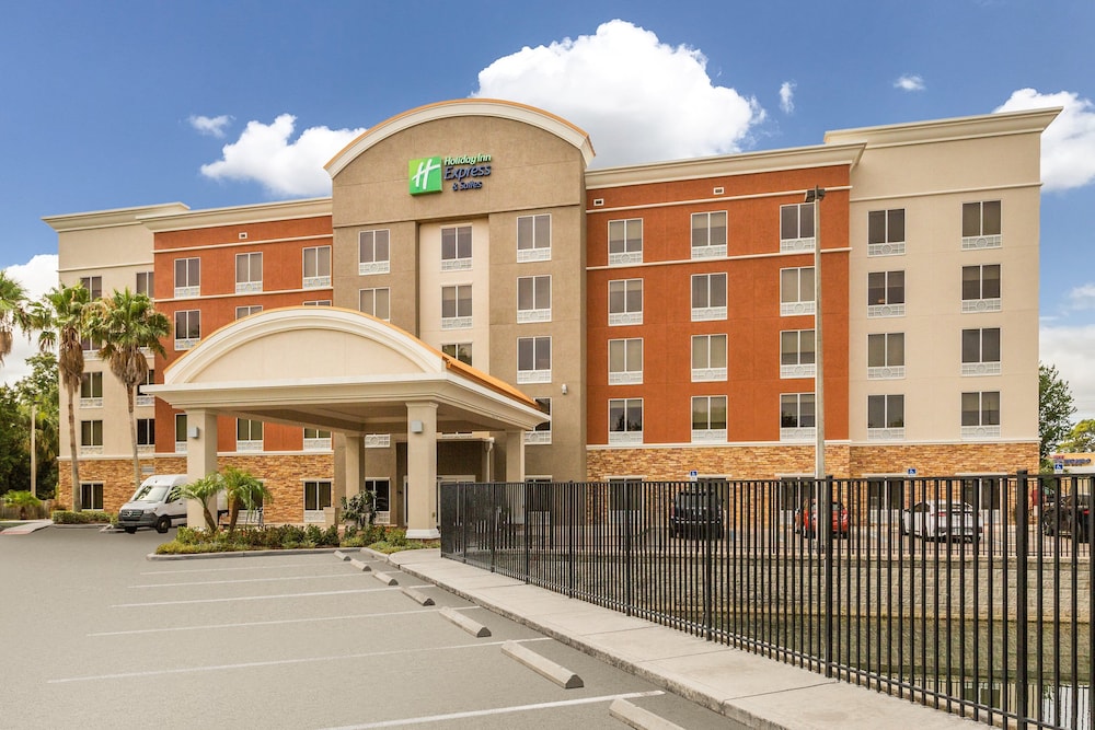 Holiday Inn Express Hotel & Suites Largo Clearwater by IHG - carbon neutral hotel in Largo