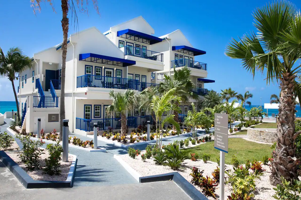 Hilton Vacation Club Flamingo Beach St. Maarten — 4-Star Luxury Hotel in Koolbaai, Sint Maarten