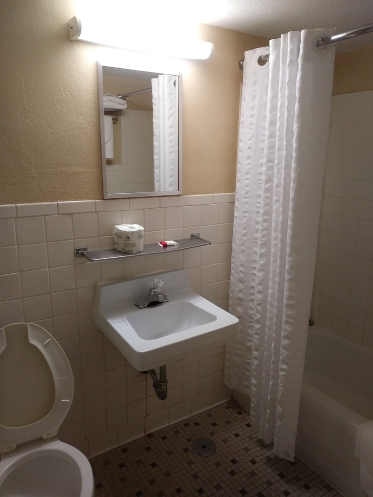 Days Inn by Wyndham Hot Springs - photo 16