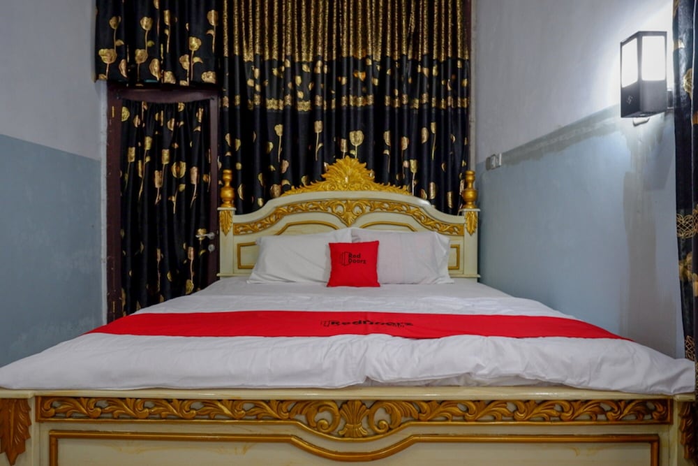 RedDoorz @ Wangi Wangi Island Wakatobi — hotel near Matahora Airport
