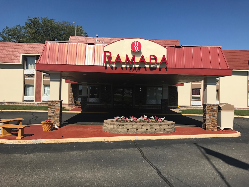 Ramada by Wyndham Albert Lea - photo 89