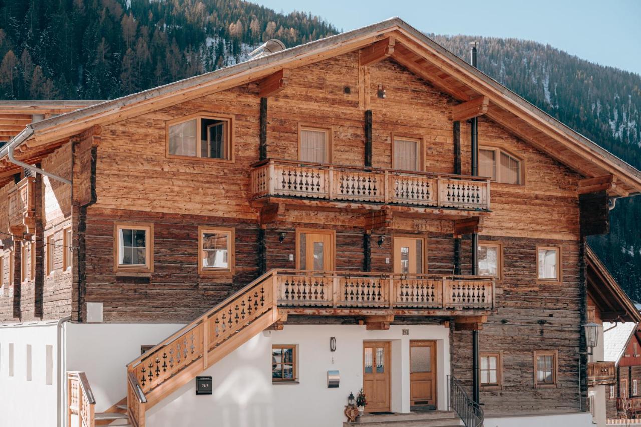 Appartements Hollhaus — 4-Star Luxury Hotel in Innervillgraten, Austria
