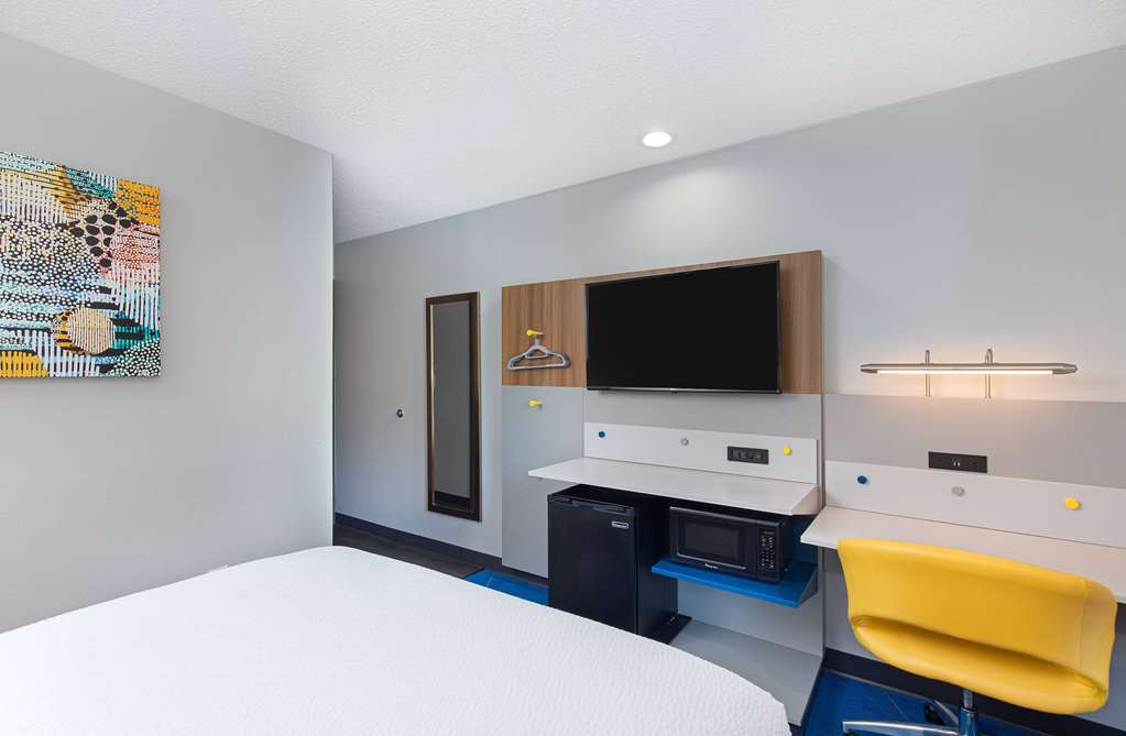Microtel Inn and Suites by Wyndham Columbus North - photo 21