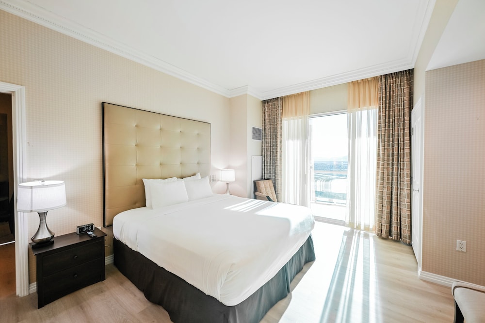 StripViewSuites at Signature - photo 66