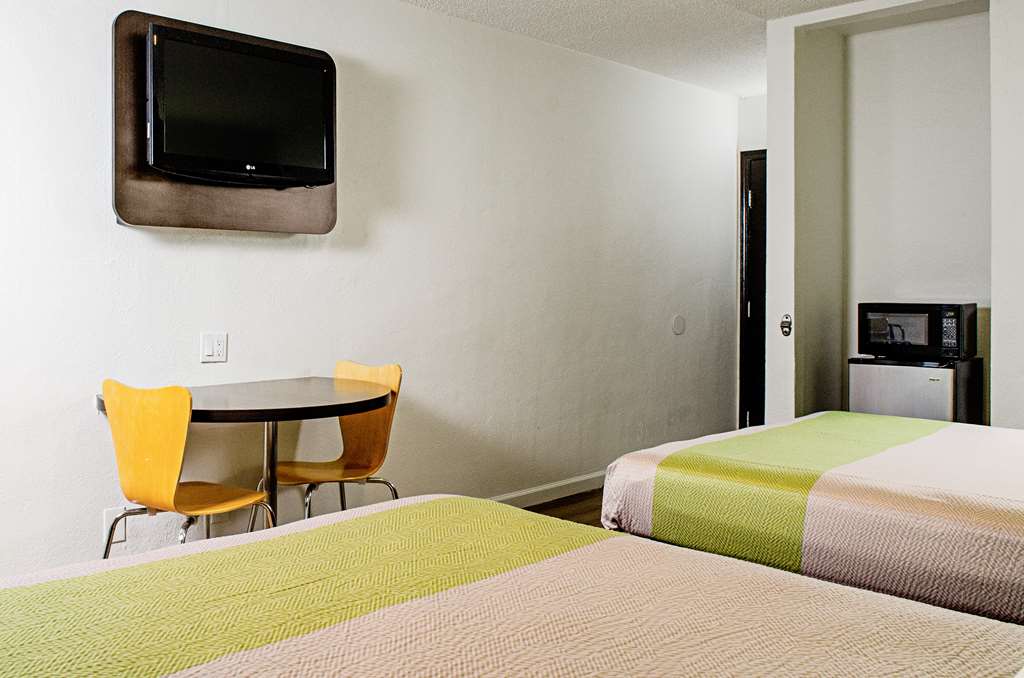 Motel 6 Modesto CA Downtown - photo 9