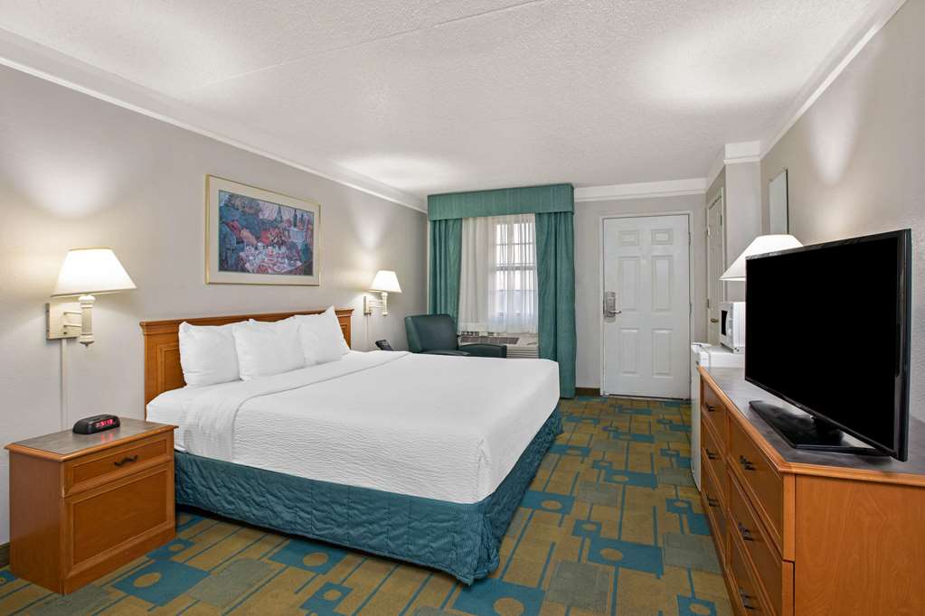 La Quinta Inn by Wyndham El Paso East Lomaland - photo 13