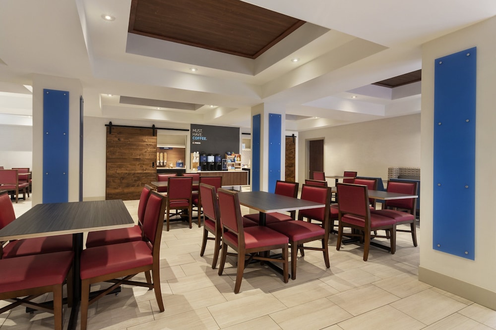 Holiday Inn Express Hotel & Suites Durant by IHG - photo 30