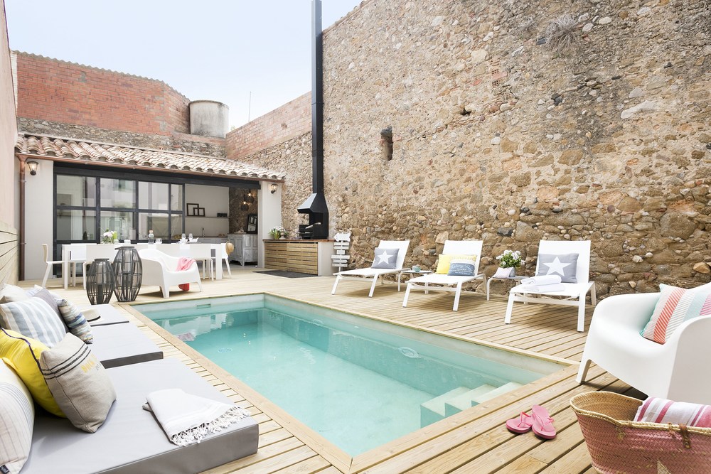 Pink House Marenyà — 4-Star Luxury Hotel in La Tallada D'emporda, Spain