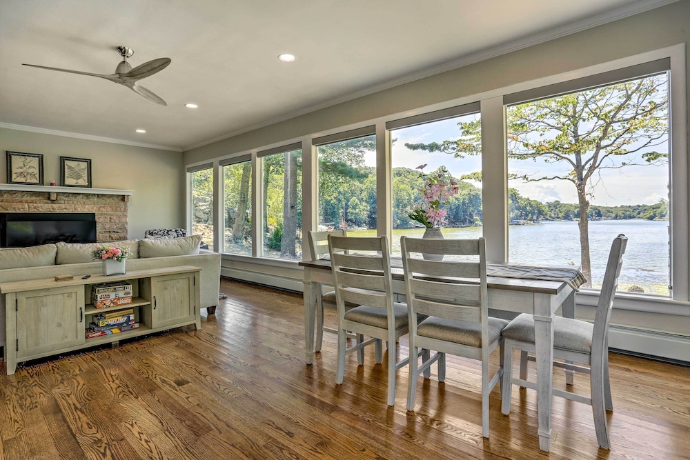 Serene Hopatcong Cottage w 50 foot Dock — 4-Star Luxury Hotel in Hopatcong Hills, United States