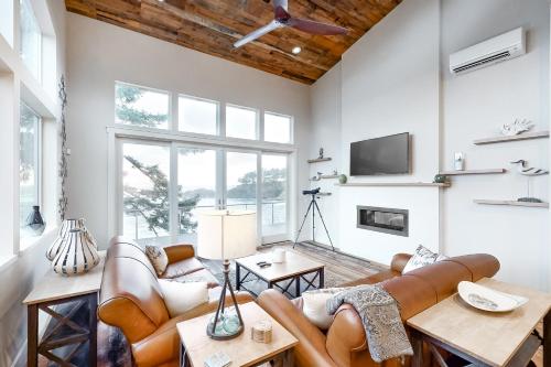 Sea Spray Overlook — 4-Star Luxury Hotel in Depoe Bay, United States