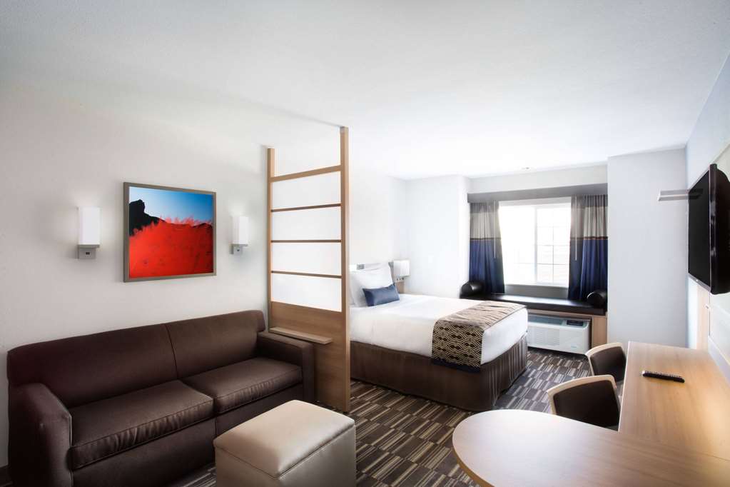 Microtel by Wyndham Vernal Naples - photo 11