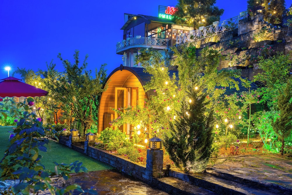 JK Sapa Homestay & Swimming Pool — 5-Star Luxury Hotel in Sa Pa, Vietnam