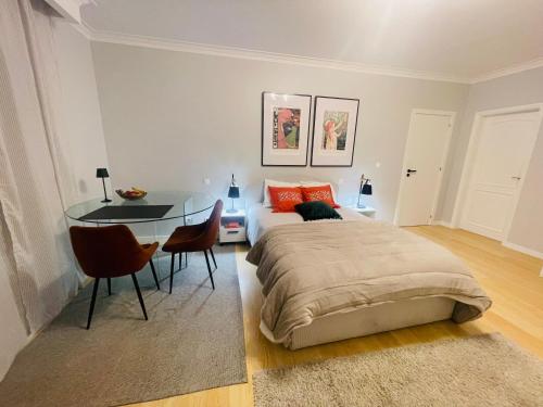 The Yellow Retreat in A Dos Cunhados, Portugal