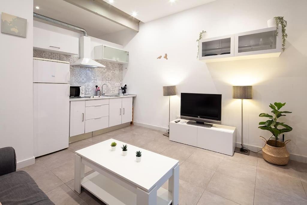 Loft Next To Calle Betis Best Area Of Seville Sevillarooms — Sevilla
