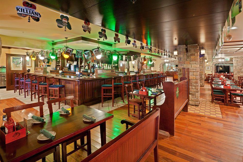 Radisson Hotel At Star Plaza - photo 9