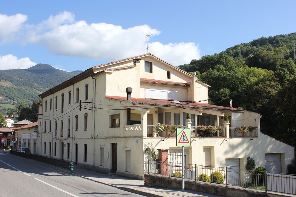Apartamentos Can Gusi — 4-Star Luxury Hotel in Ribes De Freser, Spain