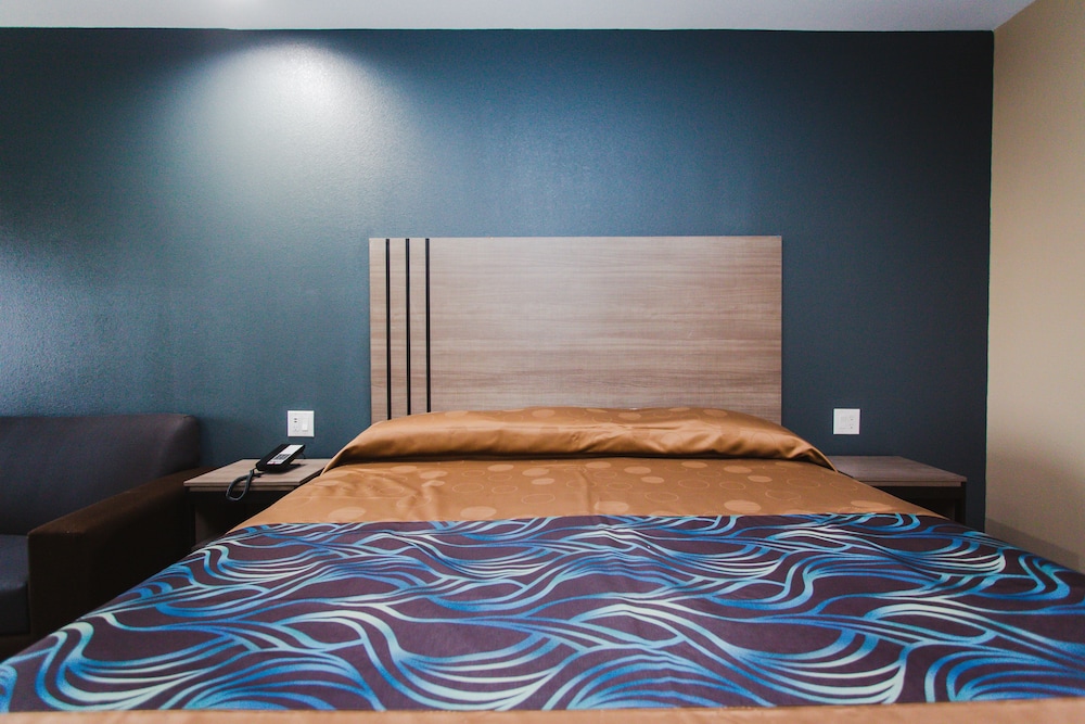 Budget Host Inn and Suites - photo 21