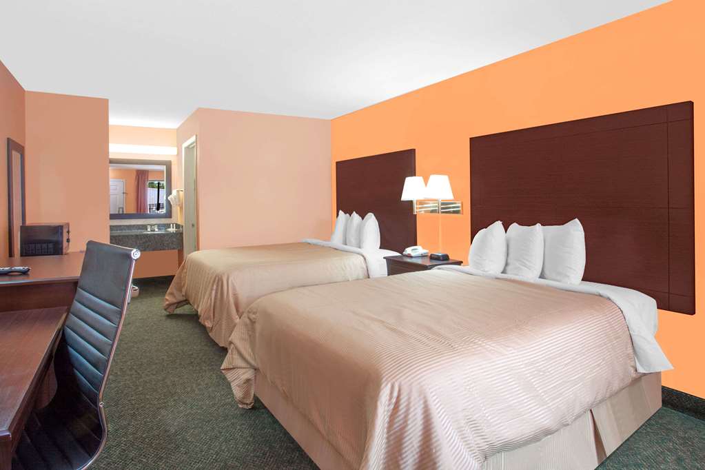 Days Inn by Wyndham Moulton - photo 4