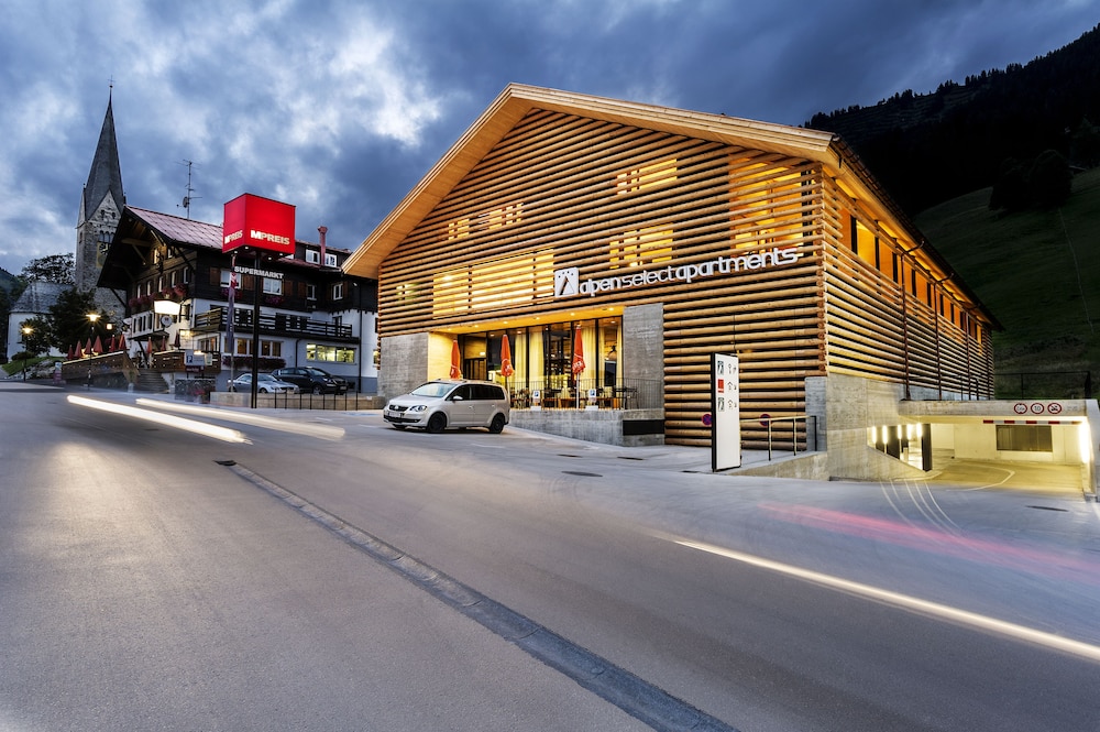 alpen select apartments Kleinwalsertal — 4-Star Luxury Hotel in Mittelberg, Austria