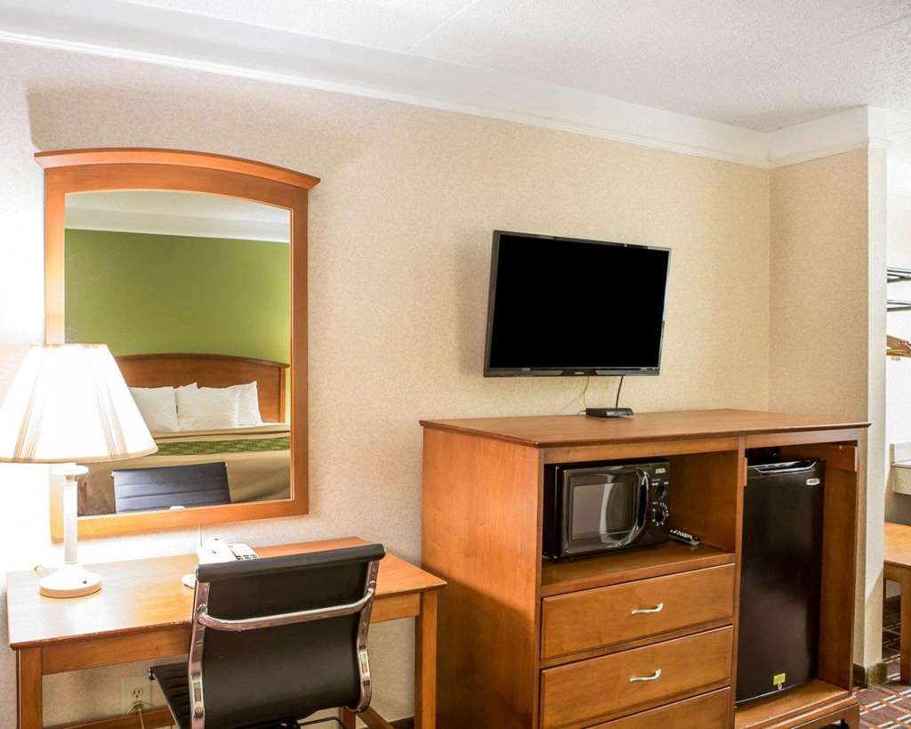 Econo Lodge Knoxville North - photo 11