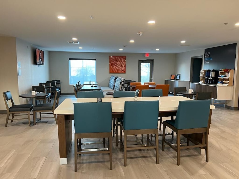 Holiday Inn Express Rensselaer by IHG - photo 21