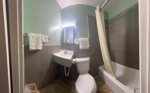 Town & Country Motel - photo 21