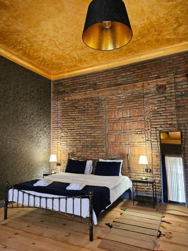 Old Gold Apartment