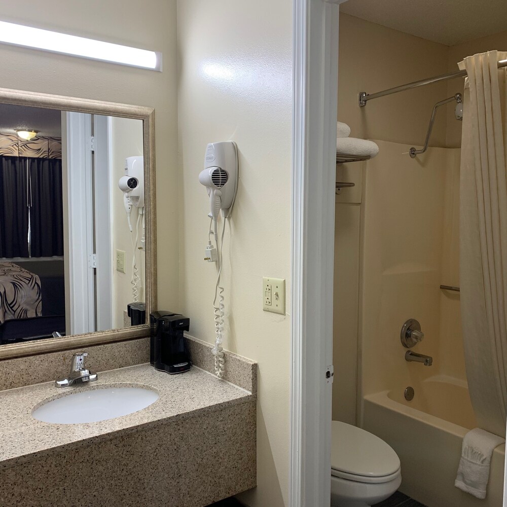 Regency 7 Motel - photo 11
