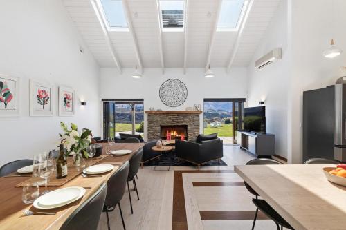 Tucker Beach Haven With Spa — 4-Star Luxury Hotel in Queenstown, New Zealand
