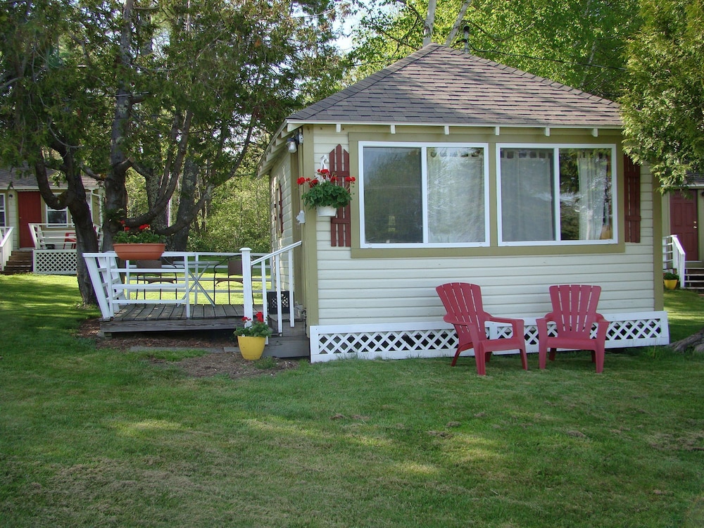 Bay Leaf Cottages & Bistro - photo 51