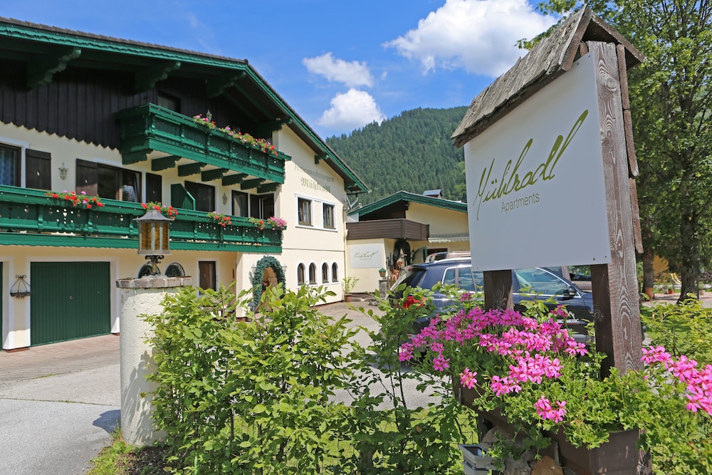 Mühlradl Apartments Gosau — 4-Star Luxury Hotel in Gosau, Austria