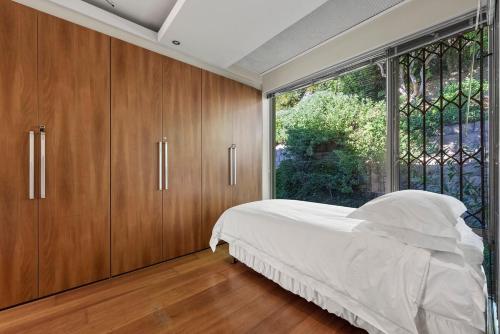 Sea Views Secret Garden 3 Bedroom Villa in Camps Bay
