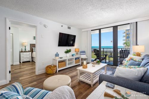 Ocean View Balcony just STEPS to the Beach with Pool Parking and Wi Fi — 4-Star Luxury Hotel in New Smyrna Beach, United States