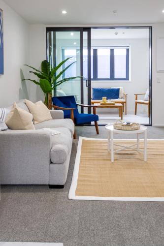 Greek Island Inspired 2 Bed room 1 Bath Townhouse — 4-Star Luxury Hotel in Christchurch, New Zealand