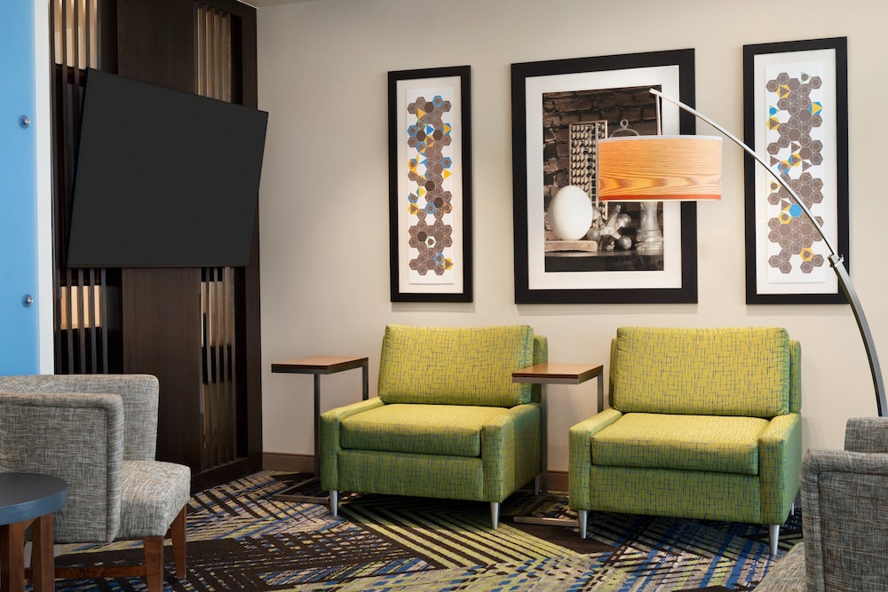 Holiday Inn Express and Suites Beaver Dam - photo 38