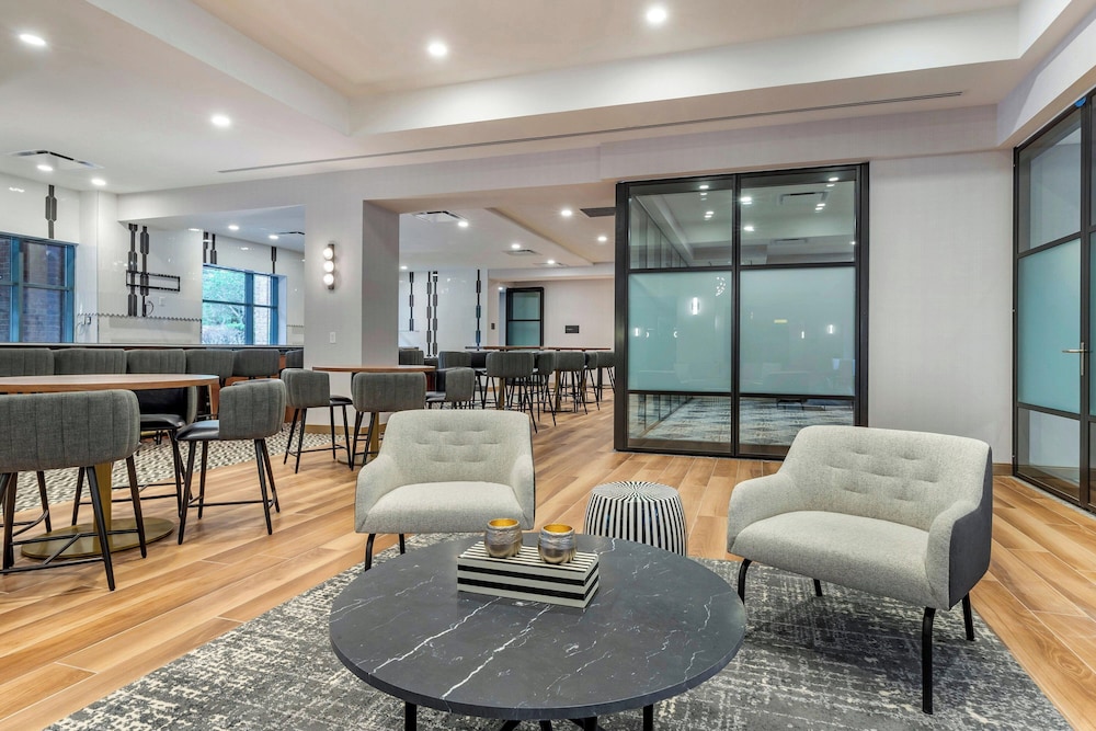 Sheraton Suites Old Town Alexandria - photo 2