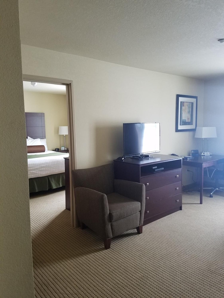 Cobblestone Inn & Suites Carrington - photo 22