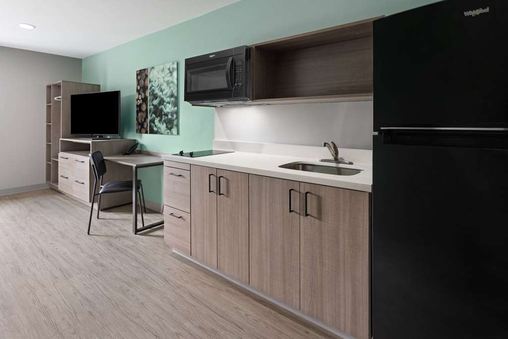 ECHO Suites Richmond West Extended Stay by Wyndham - photo 43