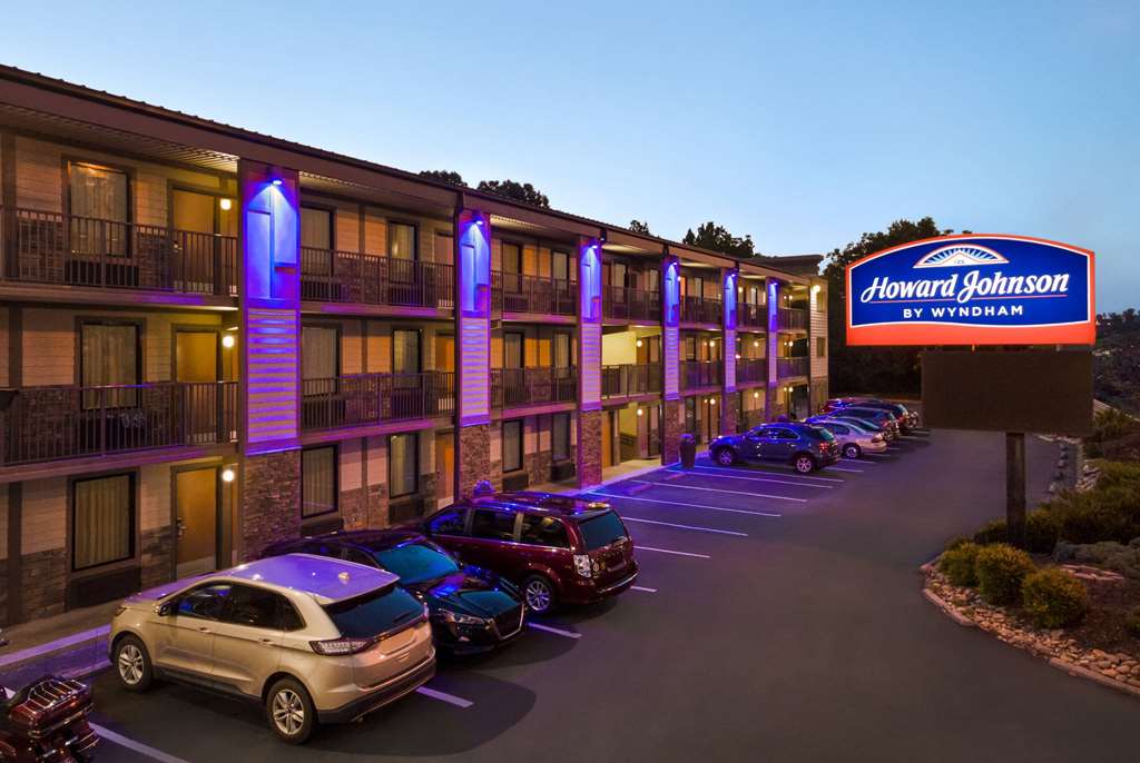 Howard Johnson by Wyndham Pigeon Forge - photo 7