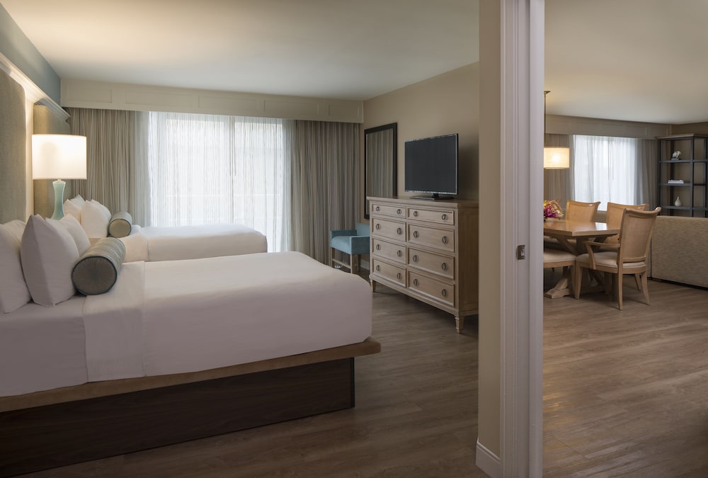 Edgewater Beach Hotel - photo 9