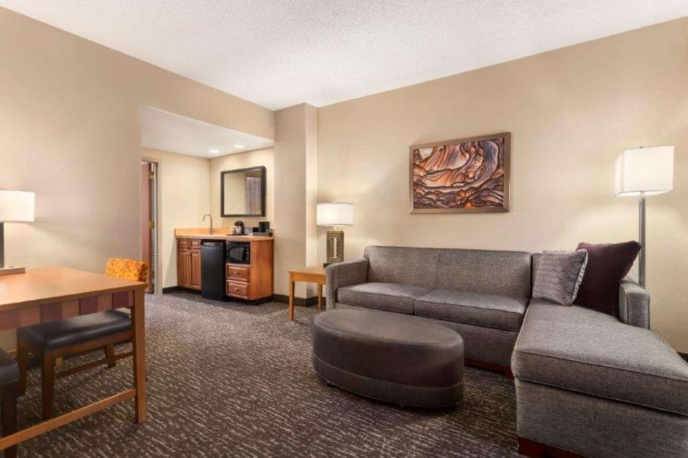 Embassy Suites Northwest Arkansas Hotel Spa & Convention - photo 25