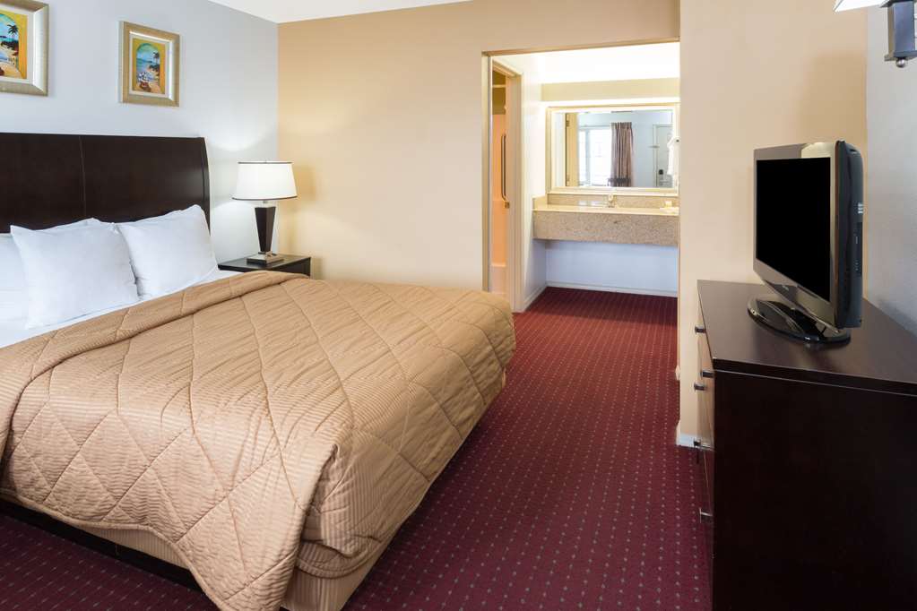 Days Inn by Wyndham Newport OR - photo 6
