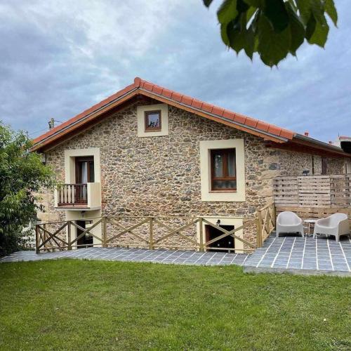 Encuentra El Norte En la Casa Del Buen Camino — 4-Star Luxury Hotel in Novales, Spain