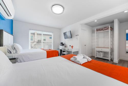 Studio with Balcony and Parking M47 — 4-Star Luxury Hotel in Hollywood, United States