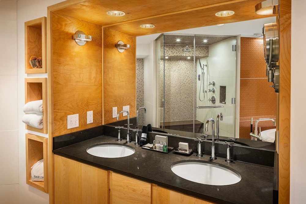 Camden Harbour Inn - photo 25