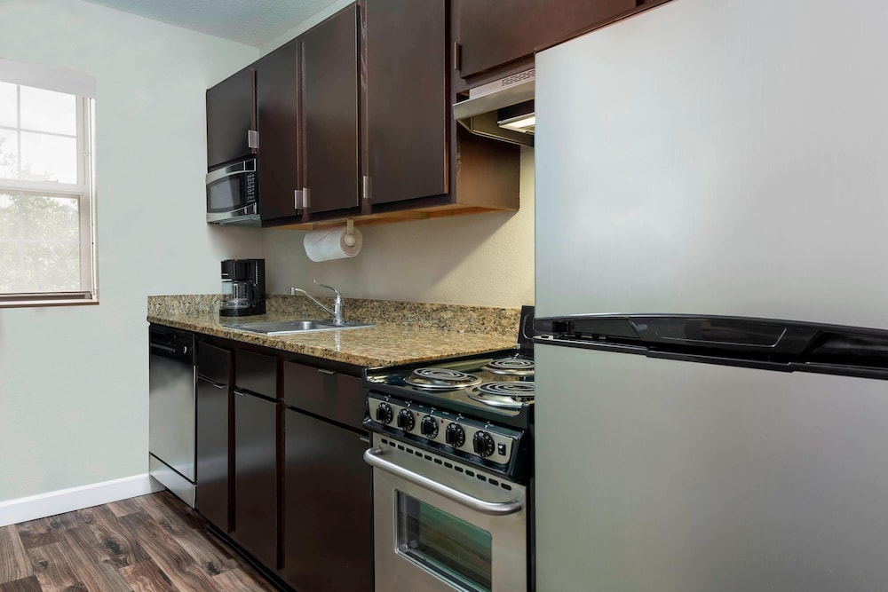 TownePlace Suites by Marriott Savannah Midtown - photo 10