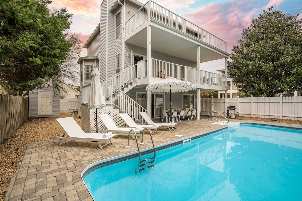 Hourglass by Avantstay Chic Beach Getaway w Pool & Two Large Balconies - photo 14