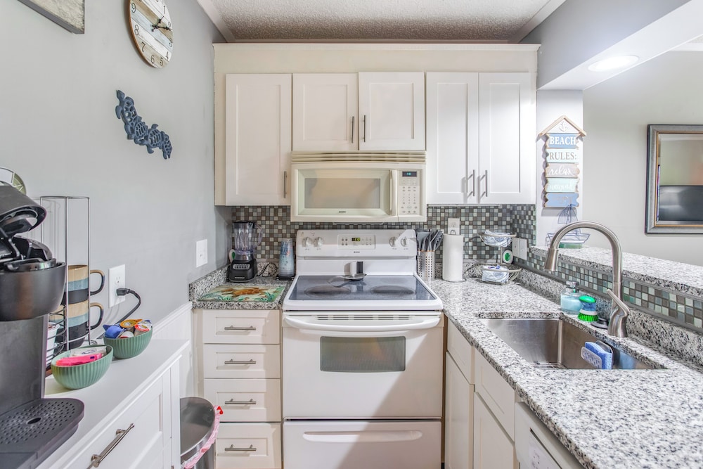 Walk to Beach and Barefoot Landing Resort Condo - photo 14